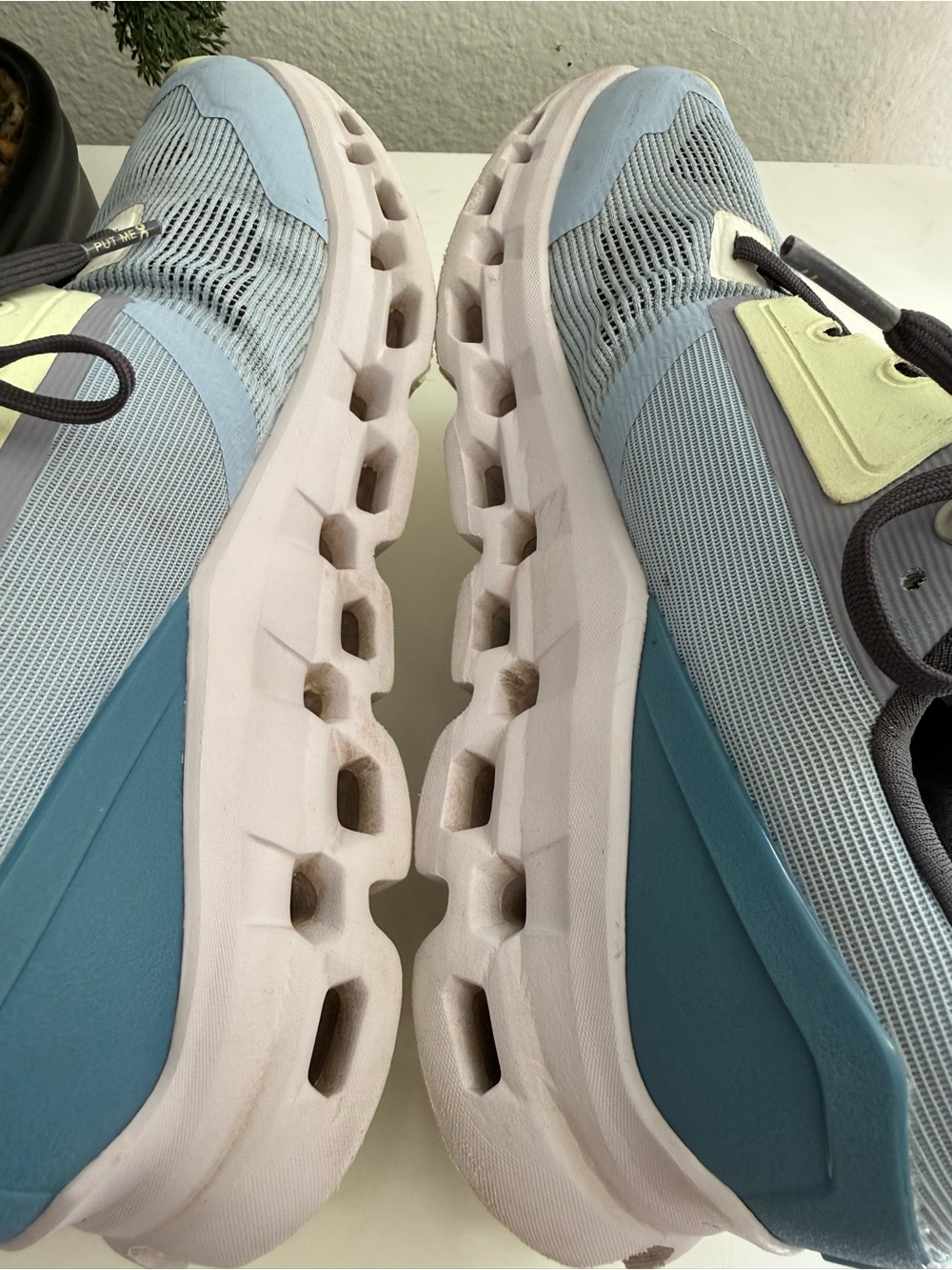 On cloudstratus Women size 8 Sky Blue and  yellow  Running Shoes - Picture 10 of 16